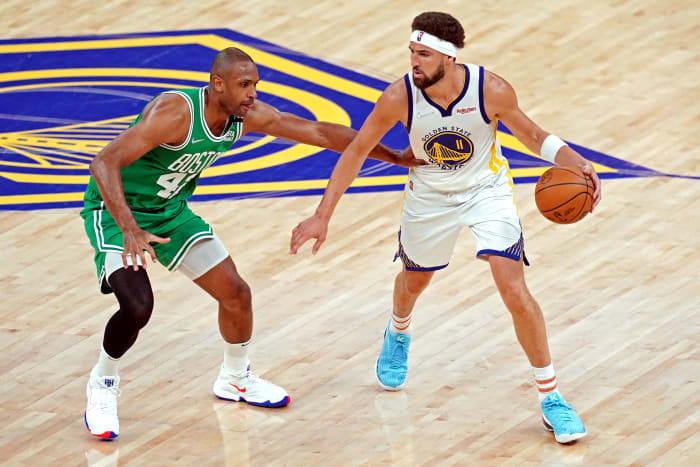 Golden State Warriors guard Klay Thompson wears the Anta KT7.